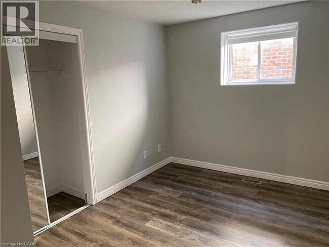 Building Photo - 6 Smetana Dr