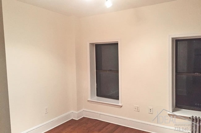 Building Photo - 208 Dekalb Ave