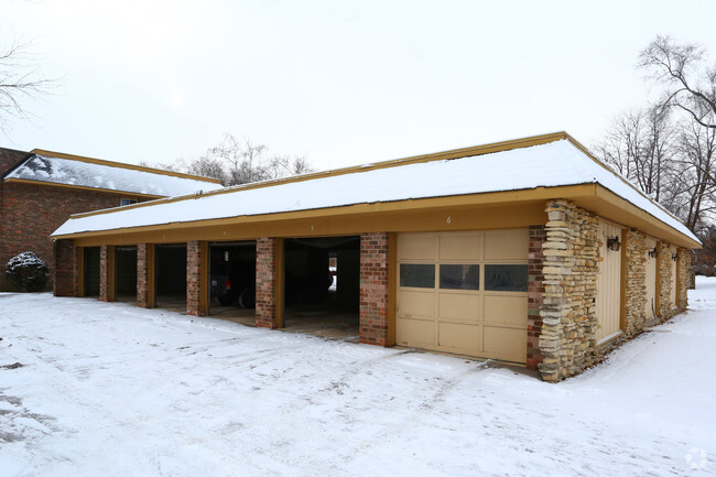 Parking Area - Spring Hill Apartments