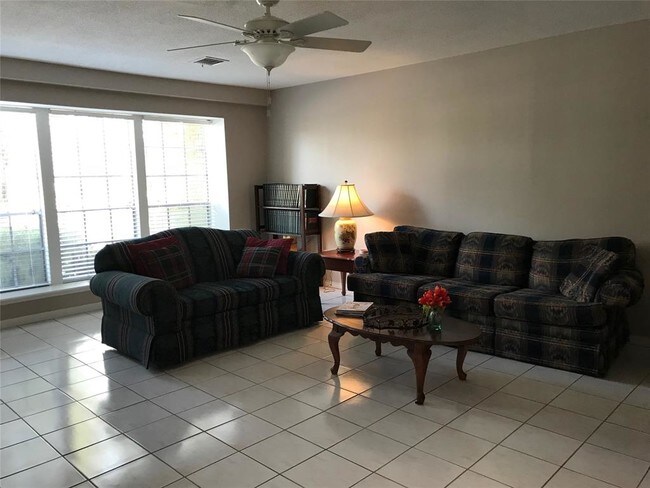 Foto del edificio - 7837 Rockhill St