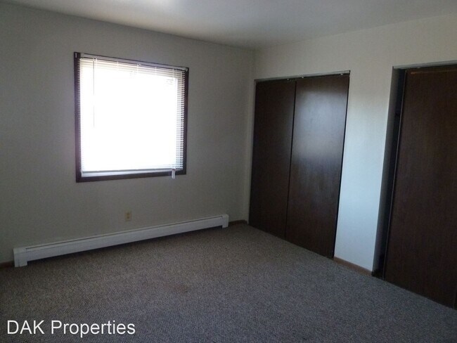 Building Photo - N113W15477-W15477 Francese Dr