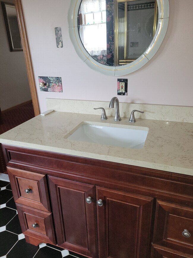 Foto del edificio - 1556 Farmersville Rd