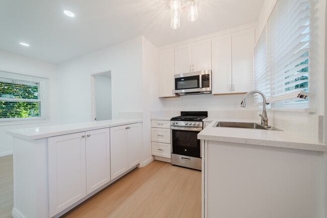 Foto del edificio - 681 Hillside Terrace