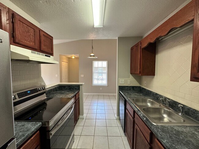 Foto del edificio - 2 Bedroom 2 bath unit for rent ~ water, sewer, trash, pest control and lawn care included!