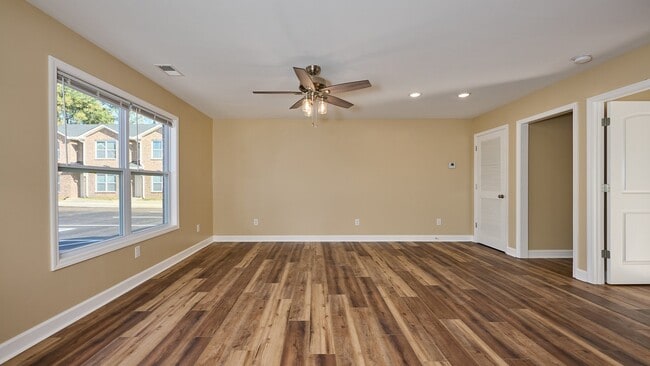 Building Photo - Coming Soon: 1BR, 1BA duplex