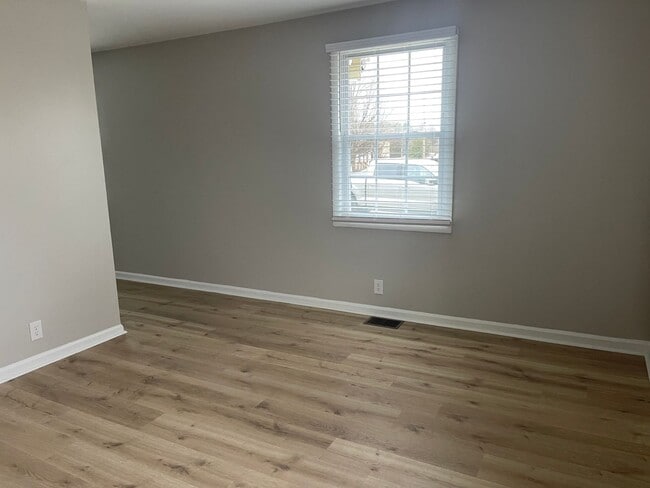 Photo - 2 bd 1 ba duplex in a Great Location House