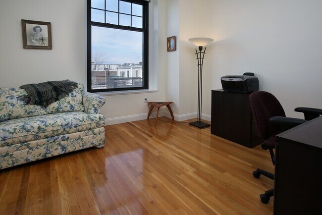 Building Photo - 342 Bunker Hill St