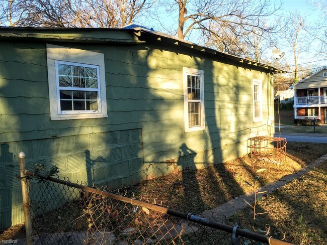 Building Photo - 2885 Randall St
