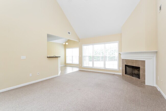 Building Photo - 4050 Grandover Dr NE