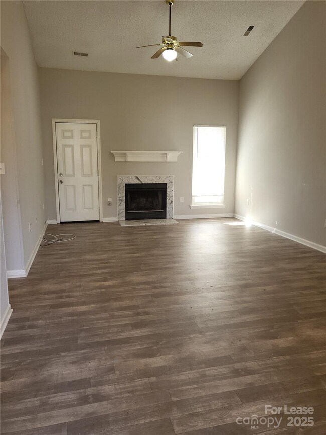 Building Photo - 5720 Ebley Ln