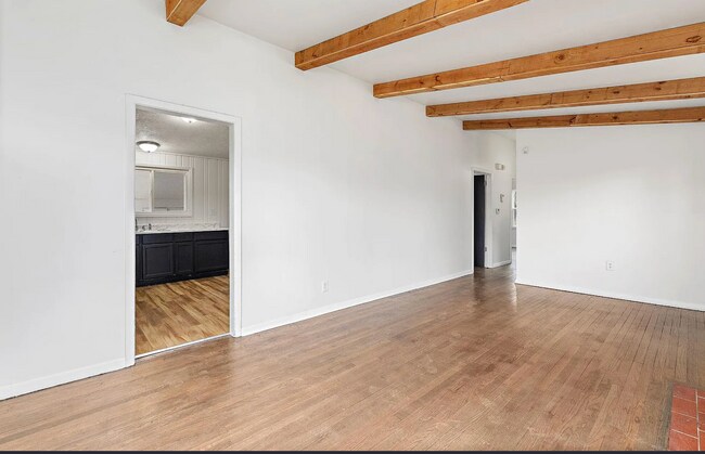 Foto del edificio - 6455 Chestnut Ave