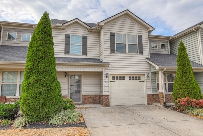 Building Photo - 911 Dahlia Dr