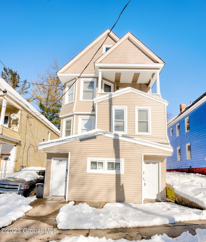 635 Crane St Unit 2, Schenectady, NY 12303 Room for Rent in