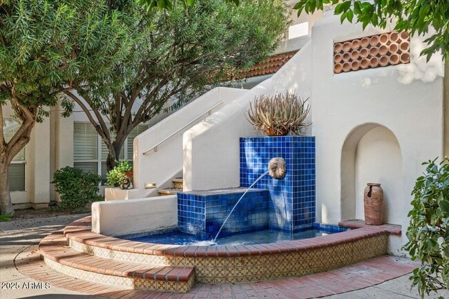 Building Photo - 5200 S Lakeshore Dr