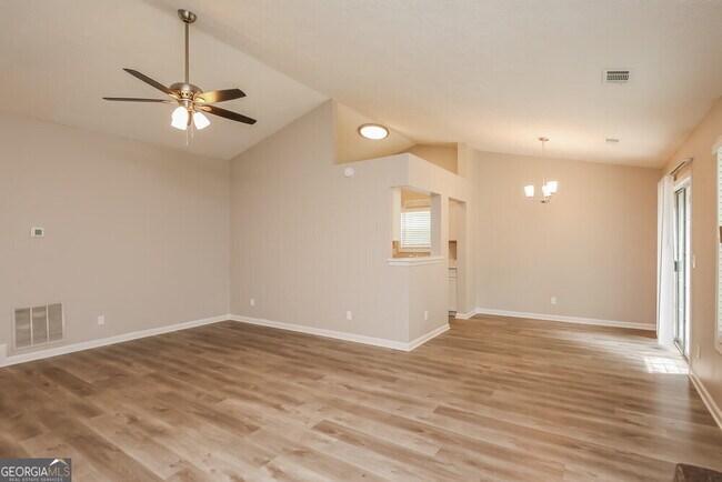 Foto del edificio - 1384 Luther Way