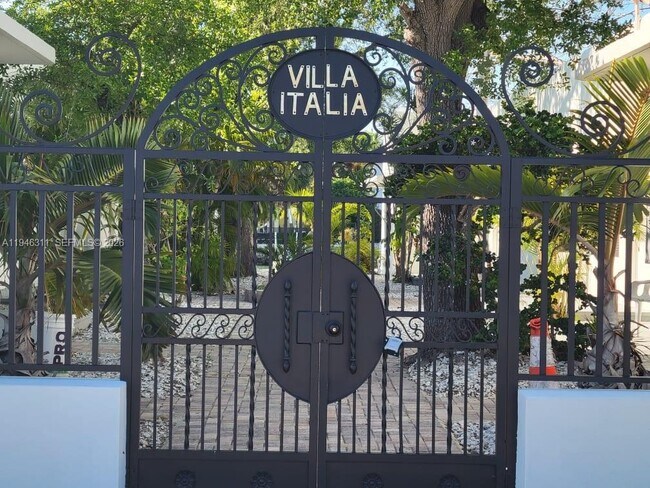 Foto del edificio - 1735 Calais Dr