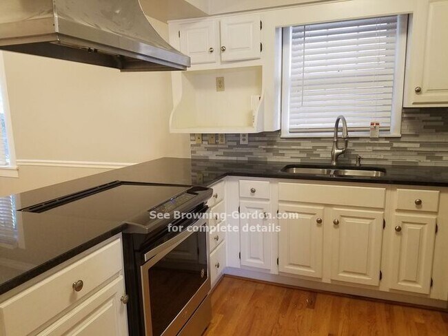 Foto del edificio - Two Bedroom Condo off of 21st Ave!