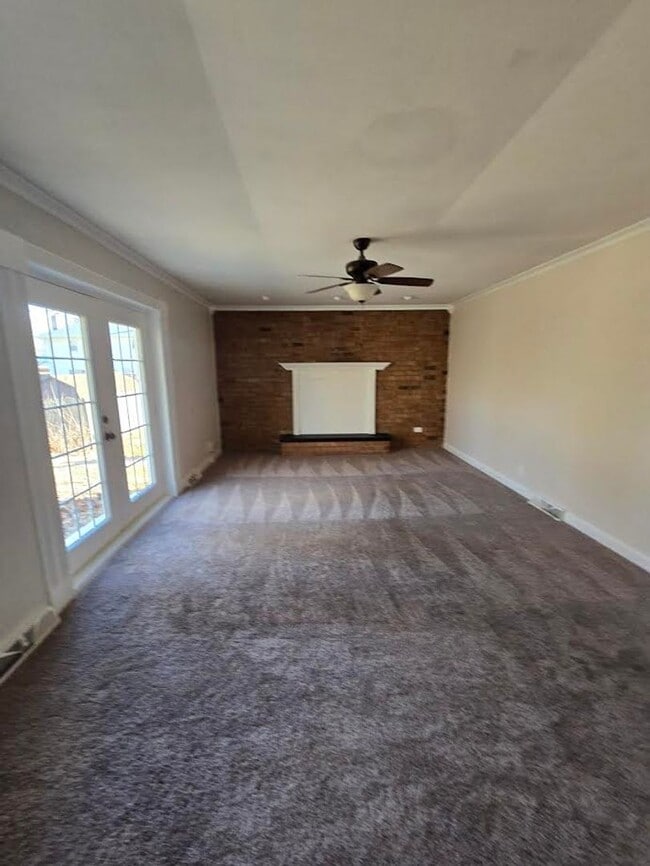 Building Photo - 3105 N Lawndale Ave