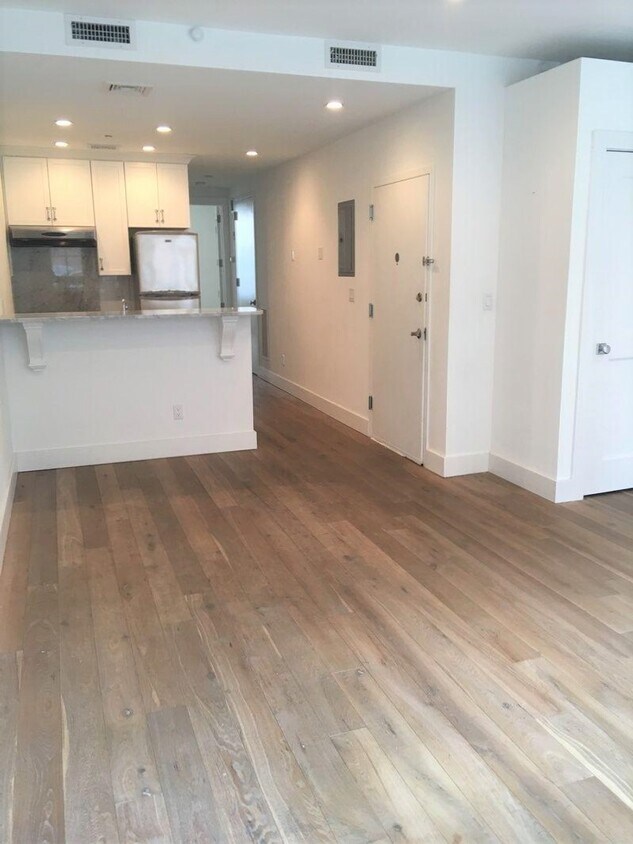 Foto principal - 9907 3rd Ave