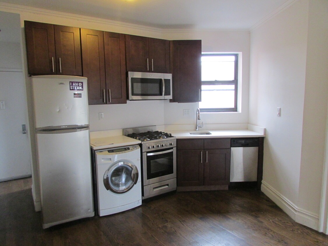Primary Photo - 172 E 2nd St