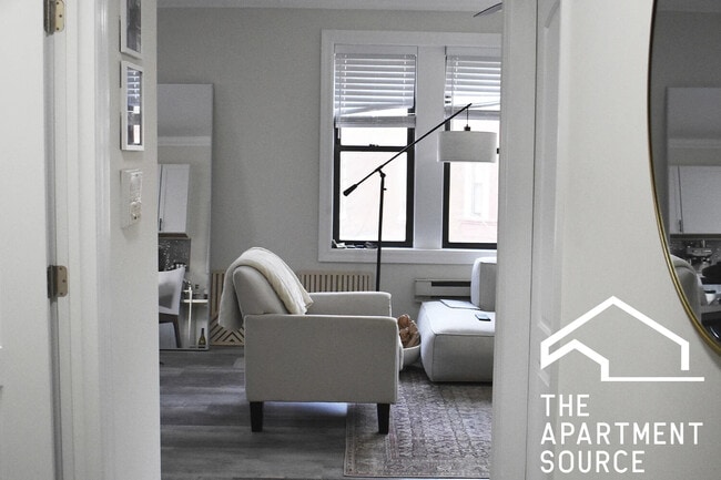 Building Photo - 839 W Cornelia Ave