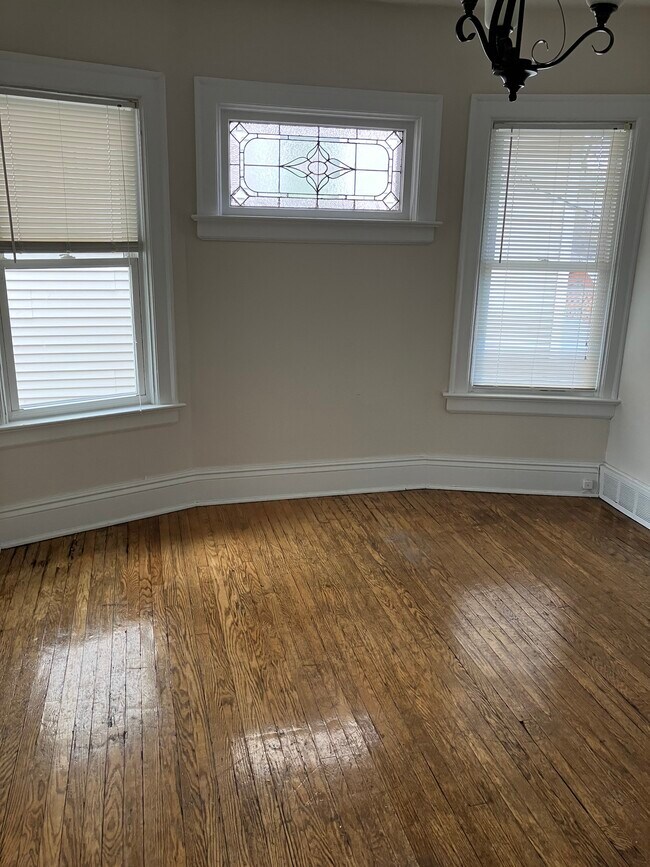 Foto del edificio - 55 E Hazeltine Ave