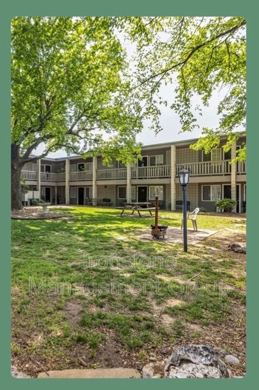 Building Photo - 109 S 9th St