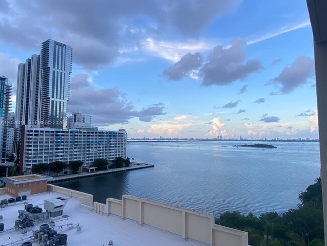 Building Photo - 2000 N Bayshore Dr