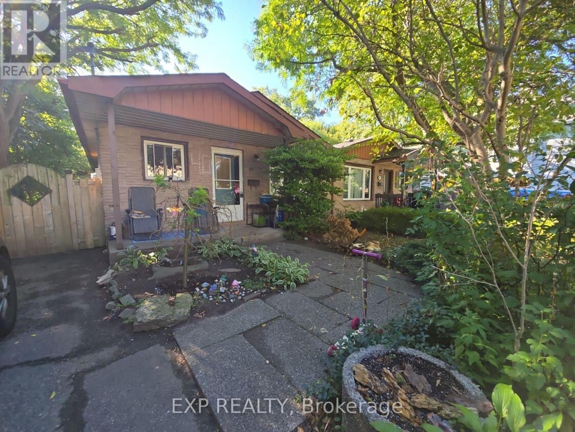 Primary Photo - 89 Wellington St E