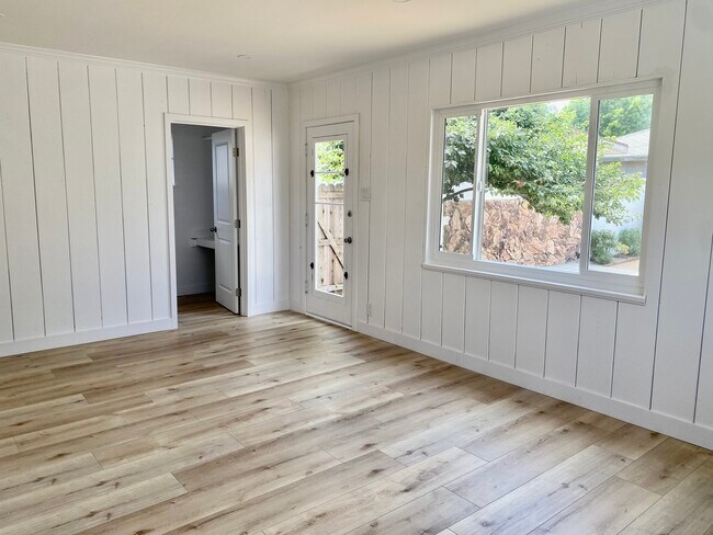 Foto del edificio - 945 E 67th St