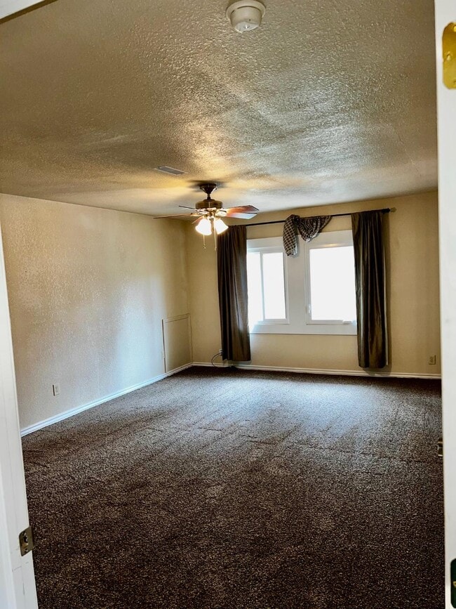 bedroom 2 - 1301 E US Highway 24