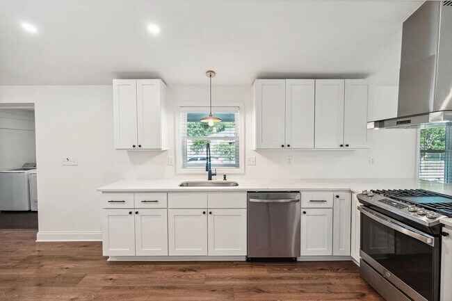 Foto del edificio - 1533 Cantwell St