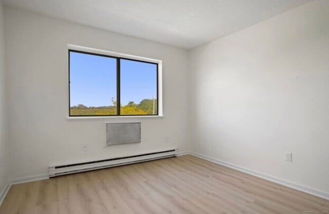 Foto del edificio - 115 Short Beach Rd