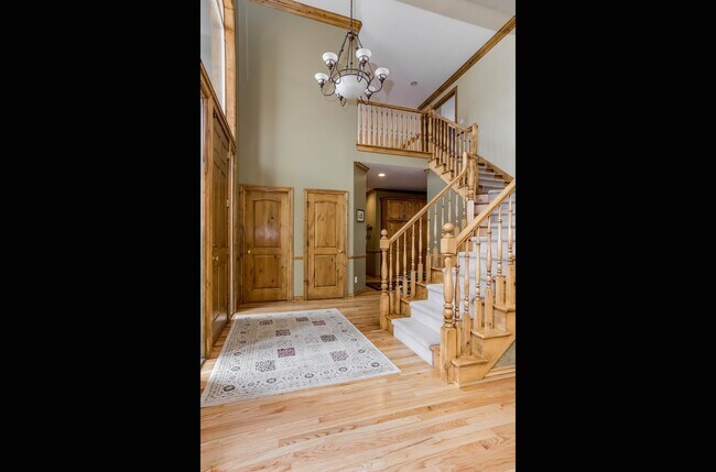 Foto del edificio - 349 N Middle Oak Ln