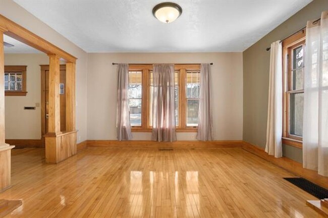 Foto del edificio - 4 Bedroom House!