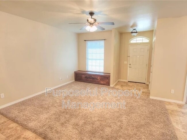 Building Photo - 2102 Lonnie Ln