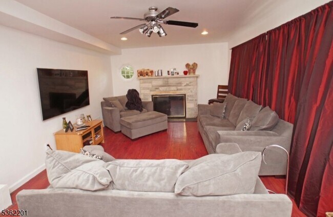 Foto del edificio - 119 Dartmouth Trail