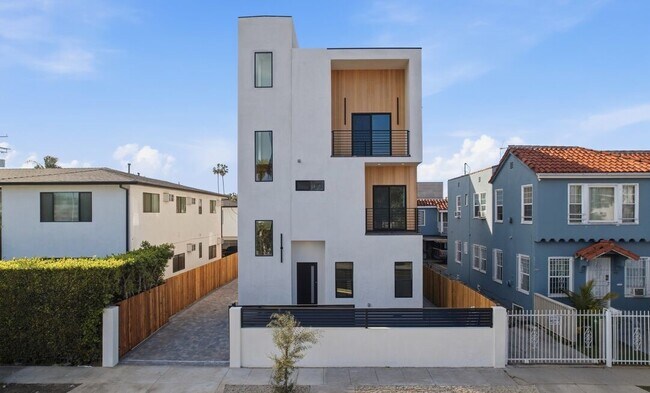 Foto del edificio - 2835 S Redondo Blvd