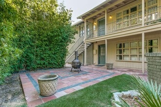 Building Photo - 1803 La Sombra Dr