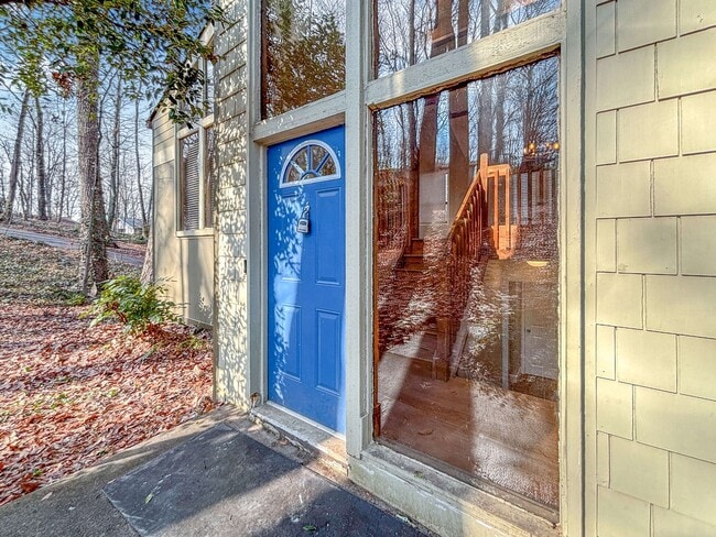 Building Photo - Charming East Cobb 4BR Retreat!