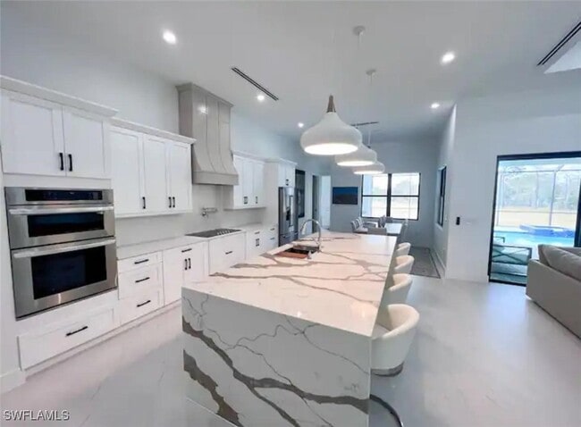 Foto del edificio - 687 23rd St SW