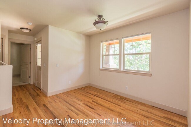 Building Photo - 1114 N W Constellation Dr