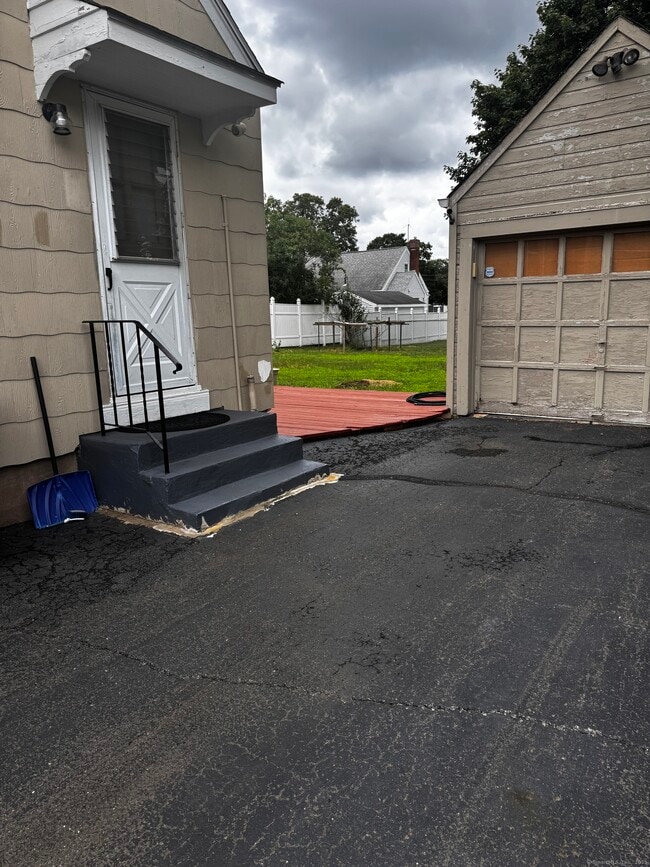 Building Photo - 71 Linnmore Dr