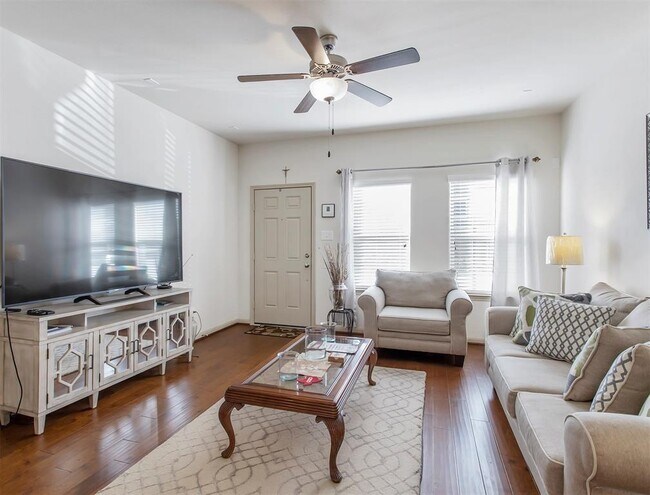 Foto del edificio - 5104 Pinemont Pl