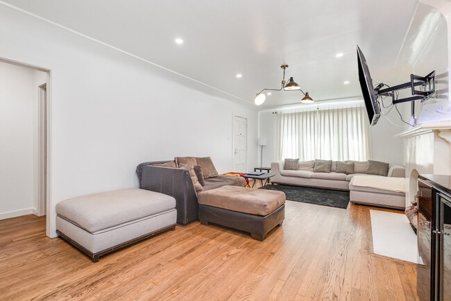 Foto del edificio - 4148 Normandy Ave