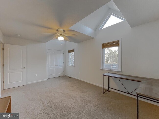 Building Photo - 48237 Picketts Harbor Ct