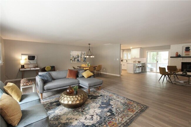 Foto del edificio - For Rent fully renovated 3BD 2BA Ranch home in Carmel, IN