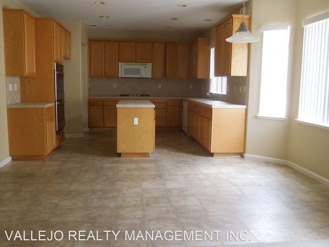 Building Photo - 4 br, 3 bath House - 2012 Bennington Drive