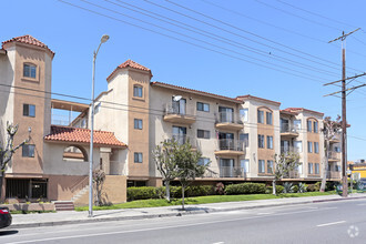 Villa California Apartments photo'