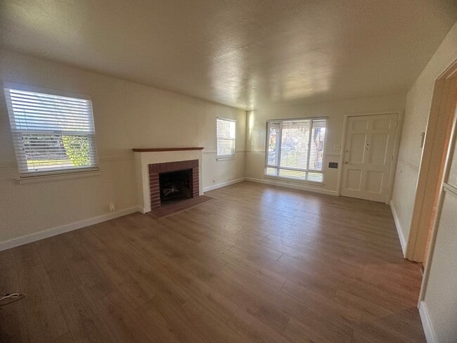 Building Photo - 4767001 /65T